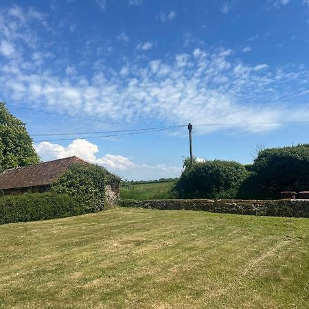Rural Retreat Near West Wittering Beach! Dog Friendly & Free Parking - Ideal Weekend Getaway! Chichester Holiday Properties Donnington  Exterior photo