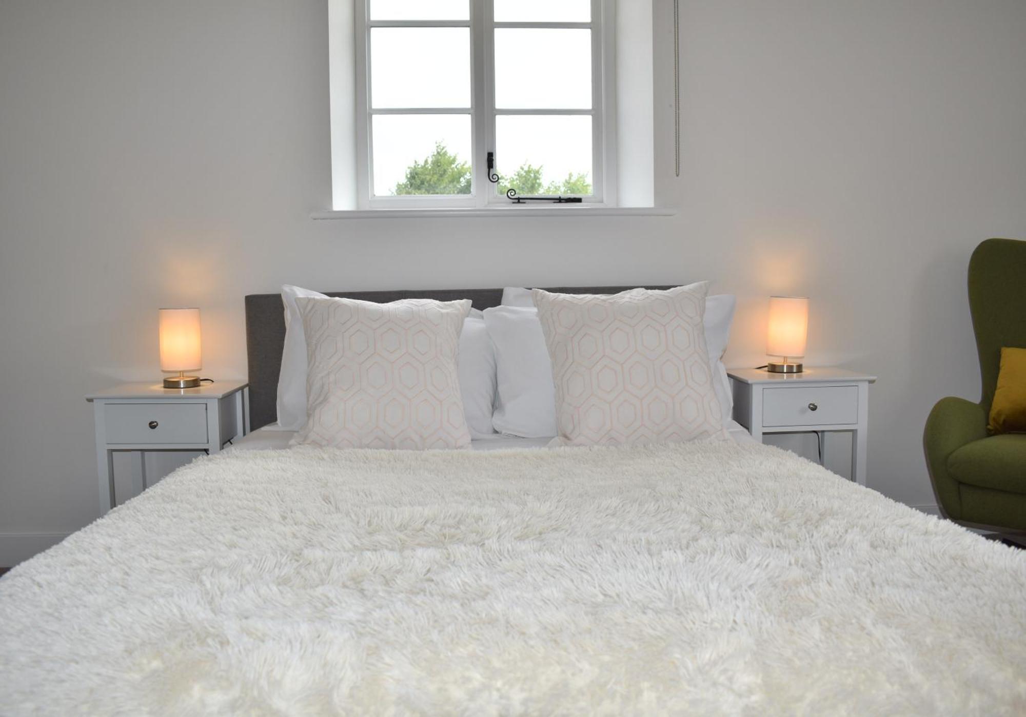 Rural Retreat Near West Wittering Beach! Dog Friendly & Free Parking - Ideal Weekend Getaway! Chichester Holiday Properties Donnington  Exterior photo