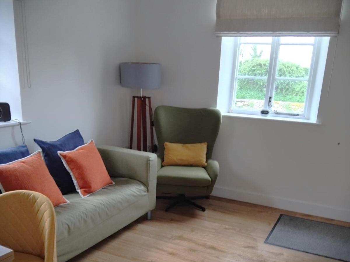 Rural Retreat Near West Wittering Beach! Dog Friendly & Free Parking - Ideal Weekend Getaway! Chichester Holiday Properties Donnington  Exterior photo