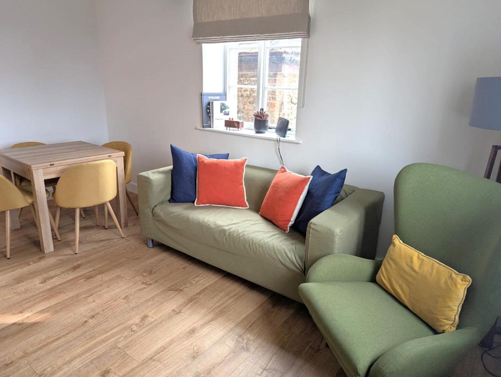 Rural Retreat Near West Wittering Beach! Dog Friendly & Free Parking - Ideal Weekend Getaway! Chichester Holiday Properties Donnington  Exterior photo