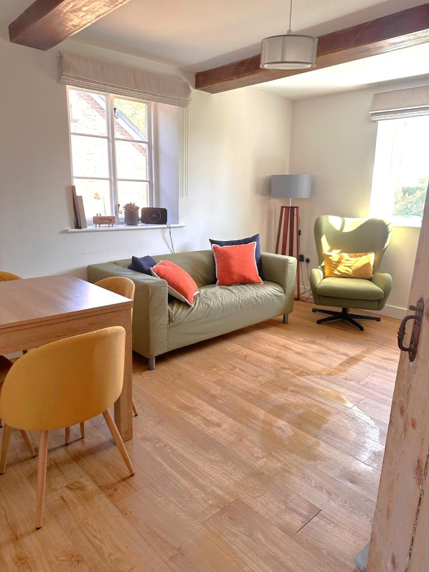 Rural Retreat Near West Wittering Beach! Dog Friendly & Free Parking - Ideal Weekend Getaway! Chichester Holiday Properties Donnington  Exterior photo