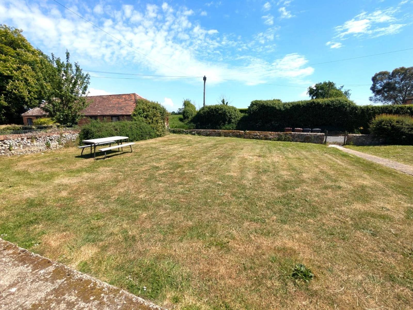 Rural Retreat Near West Wittering Beach! Dog Friendly & Free Parking - Ideal Weekend Getaway! Chichester Holiday Properties Donnington  Exterior photo