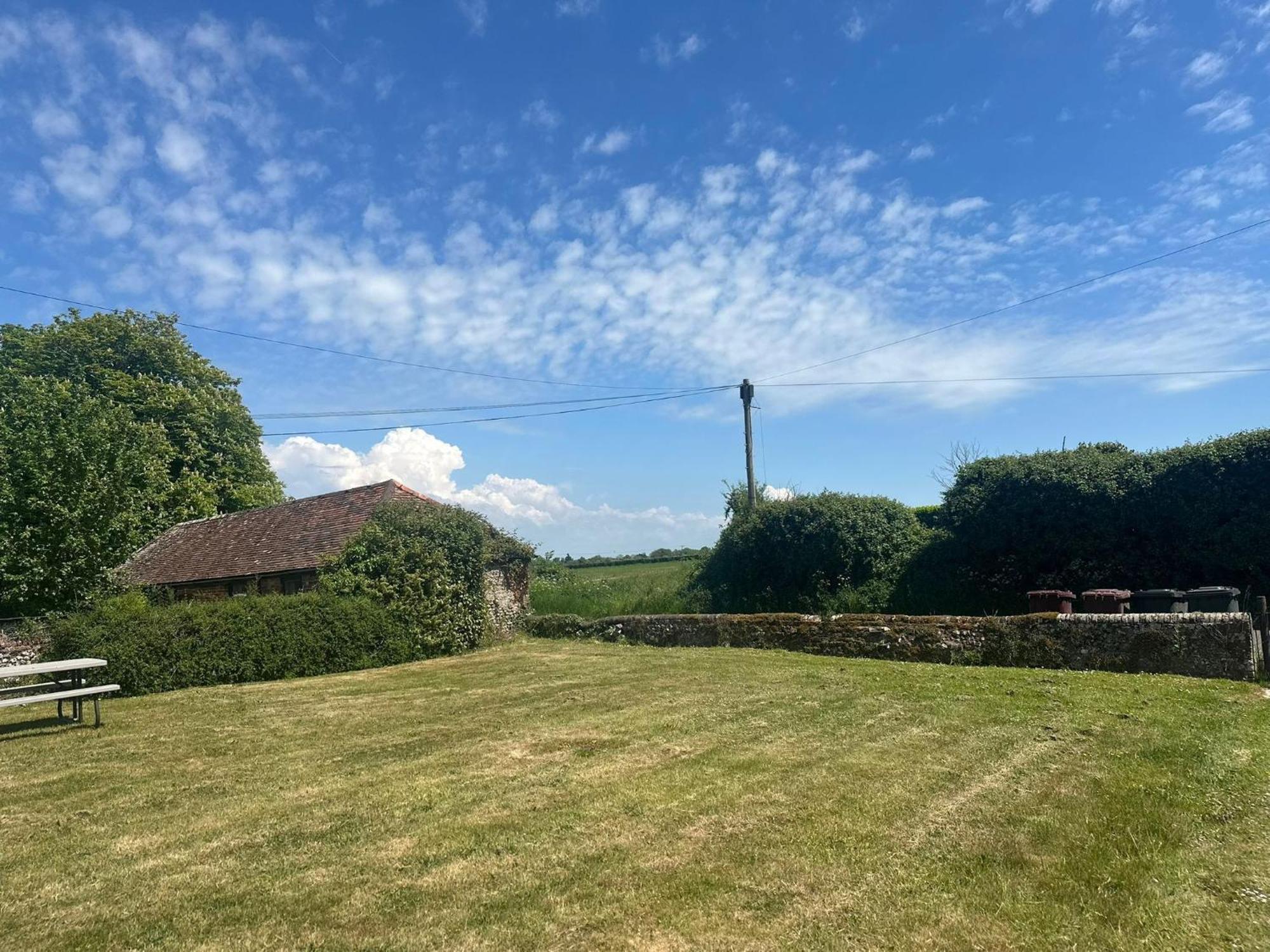 Rural Retreat Near West Wittering Beach! Dog Friendly & Free Parking - Ideal Weekend Getaway! Chichester Holiday Properties Donnington  Exterior photo