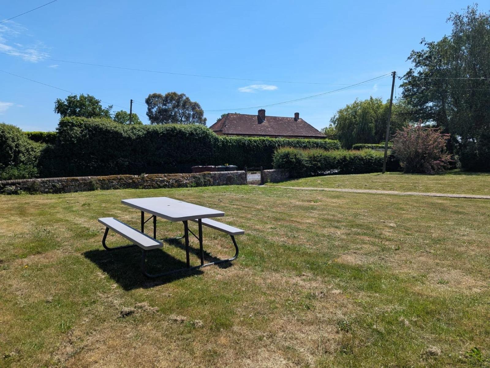 Rural Retreat Near West Wittering Beach! Dog Friendly & Free Parking - Ideal Weekend Getaway! Chichester Holiday Properties Donnington  Exterior photo