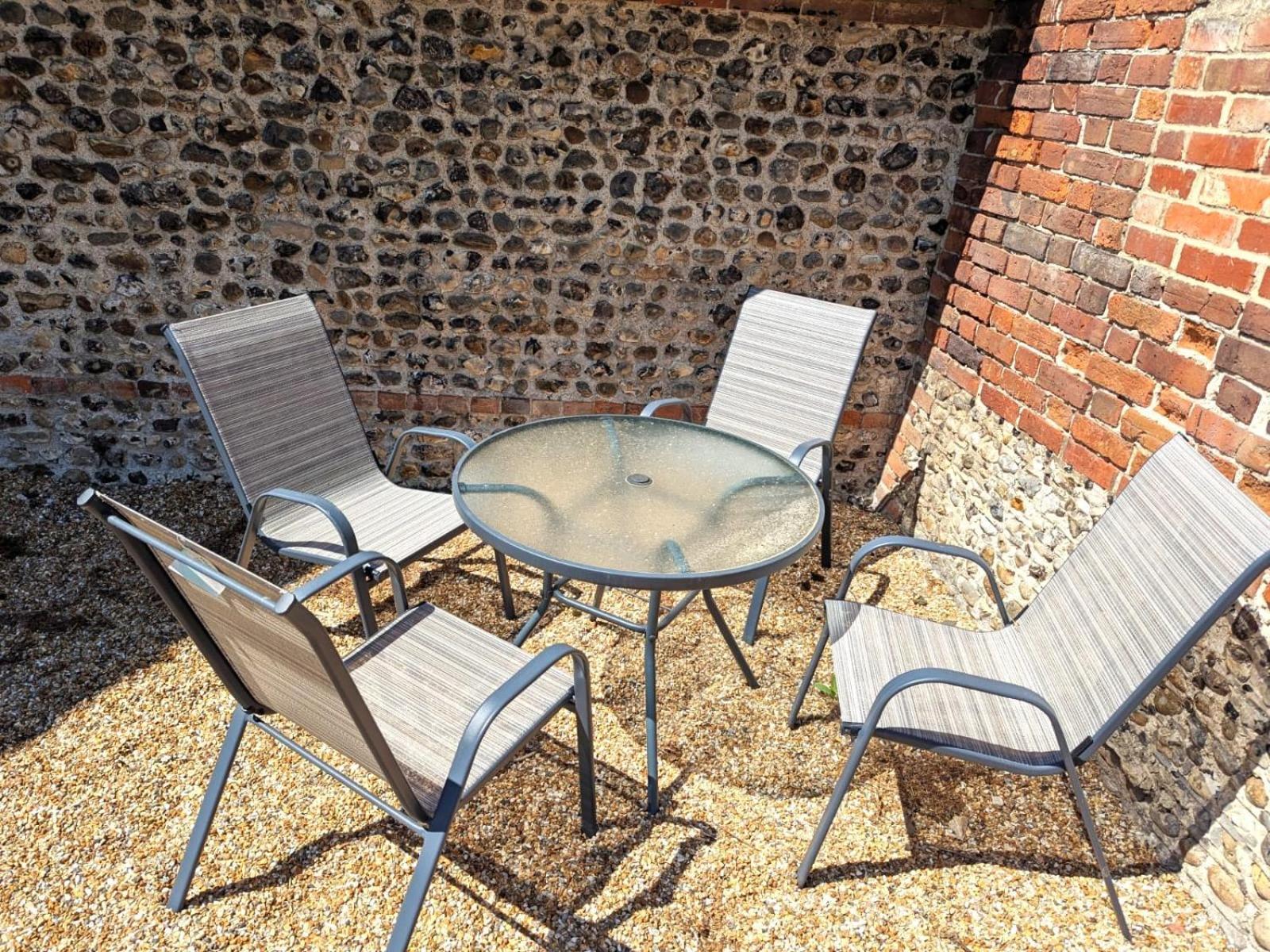 Rural Retreat Near West Wittering Beach! Dog Friendly & Free Parking - Ideal Weekend Getaway! Chichester Holiday Properties Donnington  Exterior photo