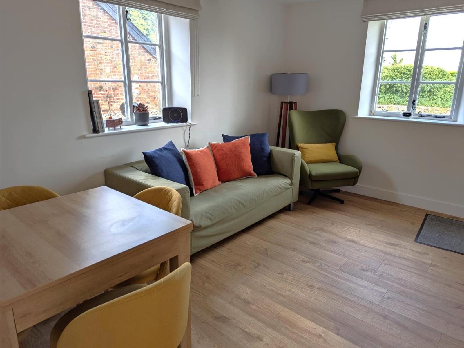 Rural Retreat Near West Wittering Beach! Dog Friendly & Free Parking - Ideal Weekend Getaway! Chichester Holiday Properties Donnington  Exterior photo