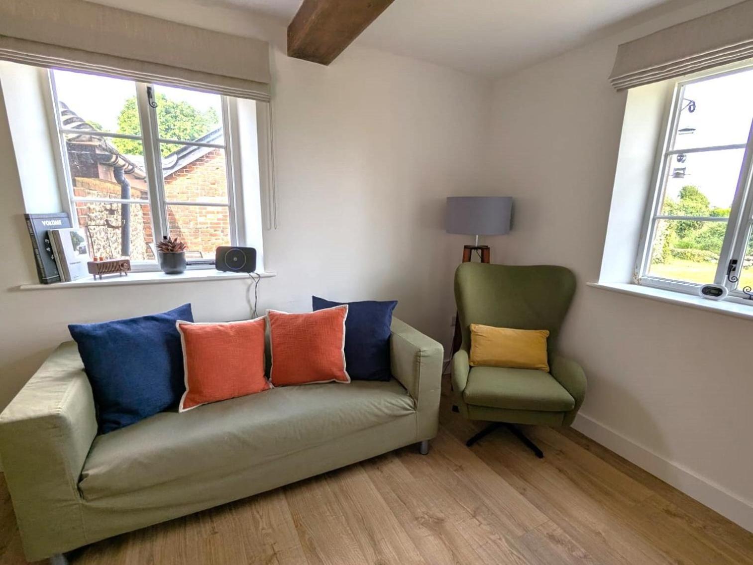 Rural Retreat Near West Wittering Beach! Dog Friendly & Free Parking - Ideal Weekend Getaway! Chichester Holiday Properties Donnington  Exterior photo