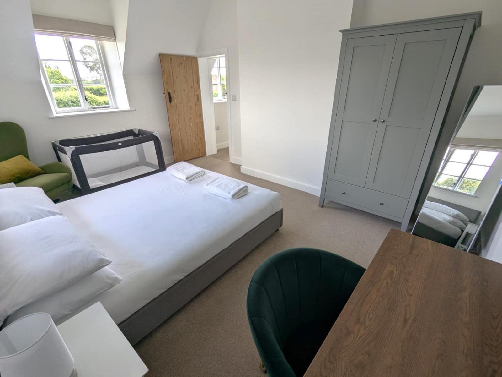 Rural Retreat Near West Wittering Beach! Dog Friendly & Free Parking - Ideal Weekend Getaway! Chichester Holiday Properties Donnington  Exterior photo