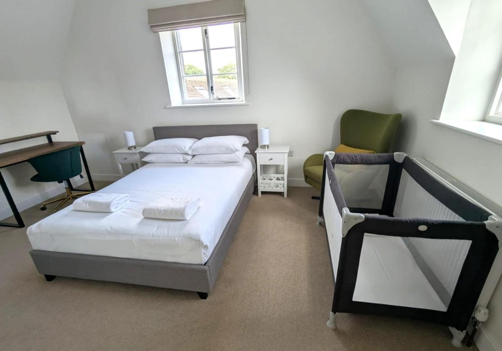 Rural Retreat Near West Wittering Beach! Dog Friendly & Free Parking - Ideal Weekend Getaway! Chichester Holiday Properties Donnington  Exterior photo